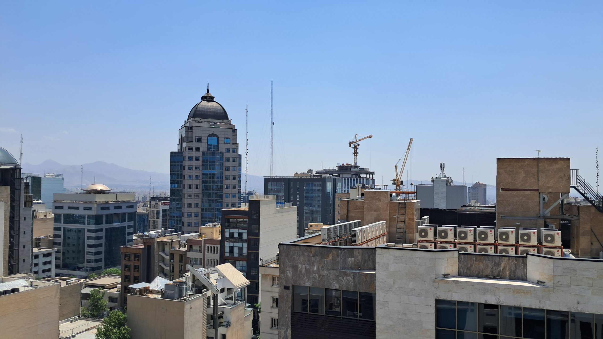بررسی دوربین اصلی گوشی a25 سامسونگ در روز