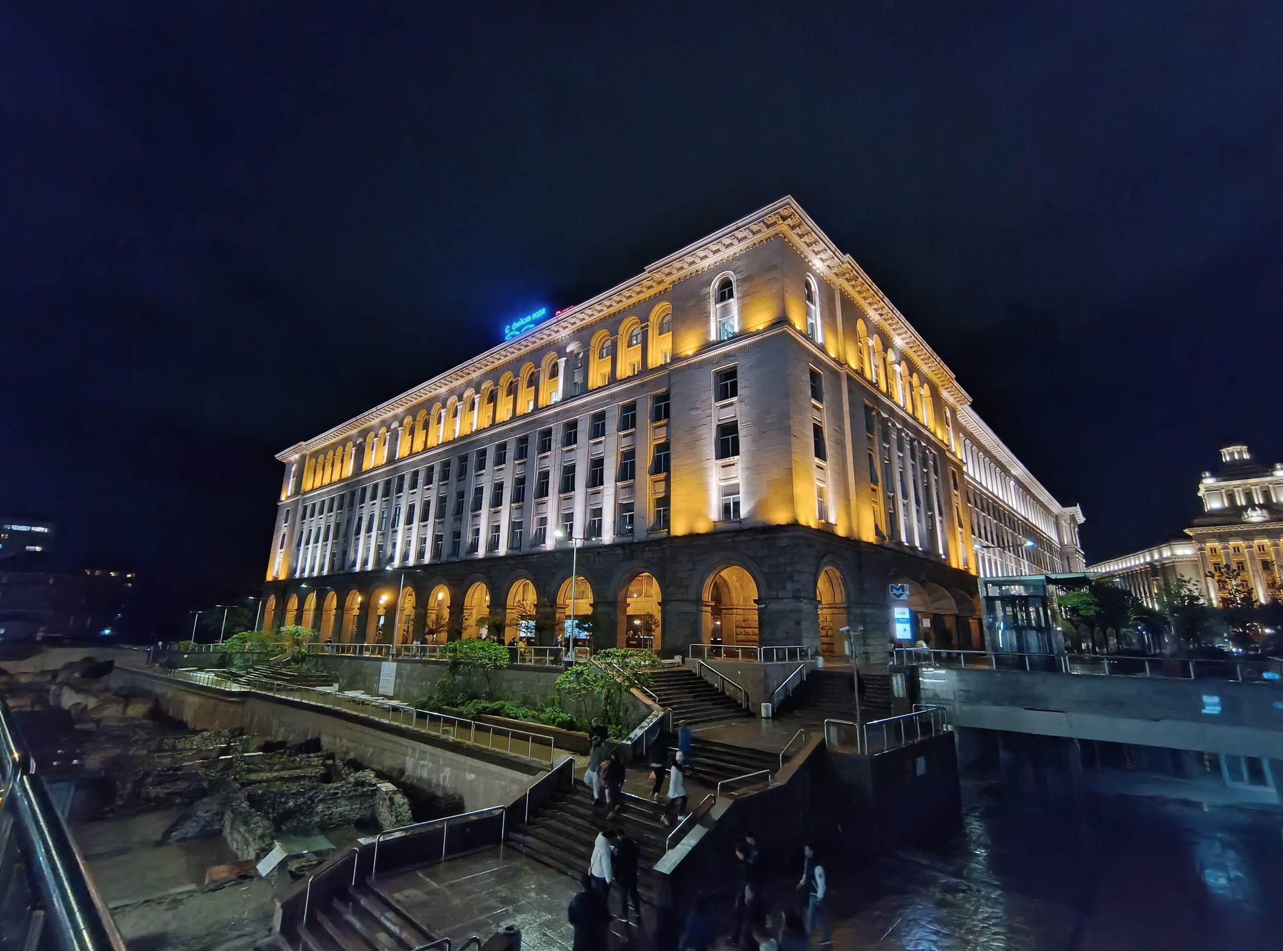 بررسی عکاسی در شب دوربین موتورولا اج ۴۰